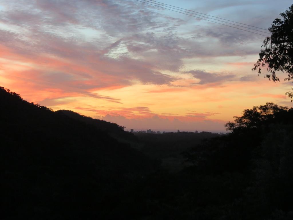 Residencia Pedra Do Elefante Hotel กวาราปารี ภายนอก รูปภาพ
