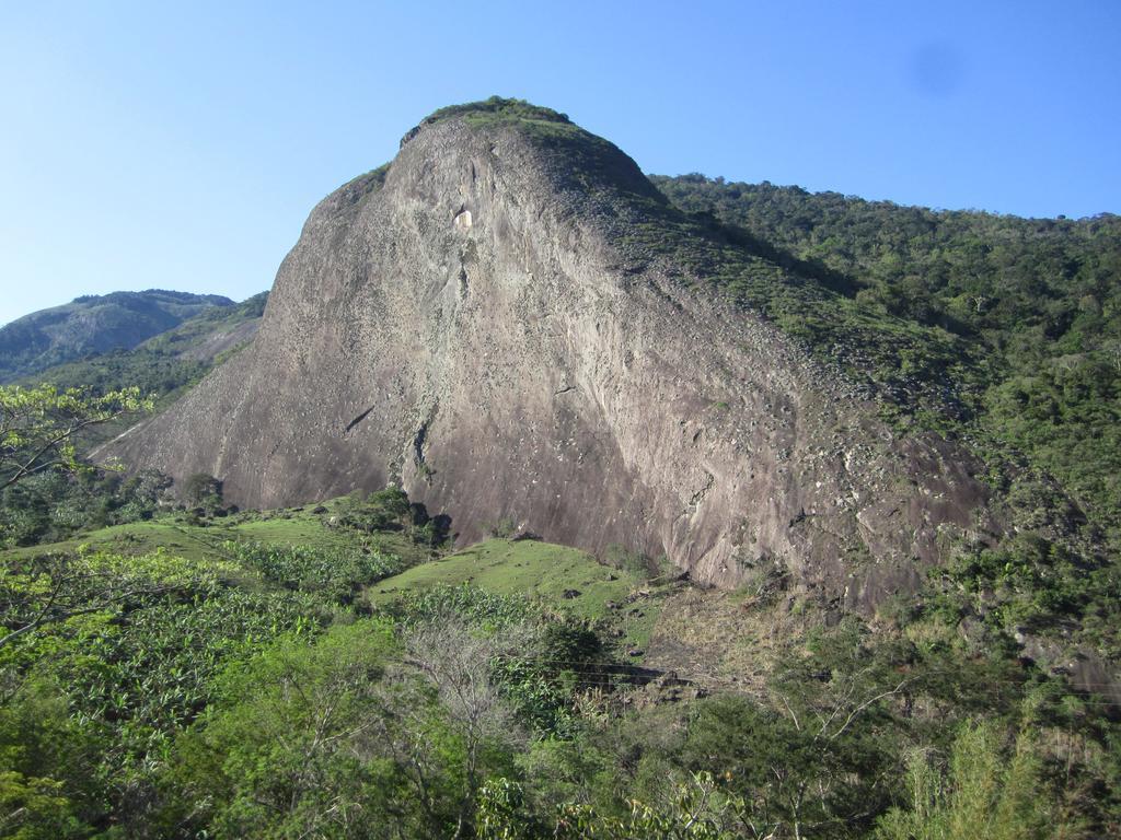 Residencia Pedra Do Elefante Hotel กวาราปารี ภายนอก รูปภาพ